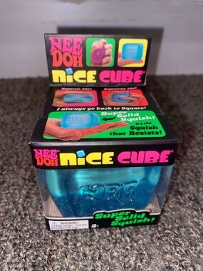 Nice Cube Super Solid Squish - Blue